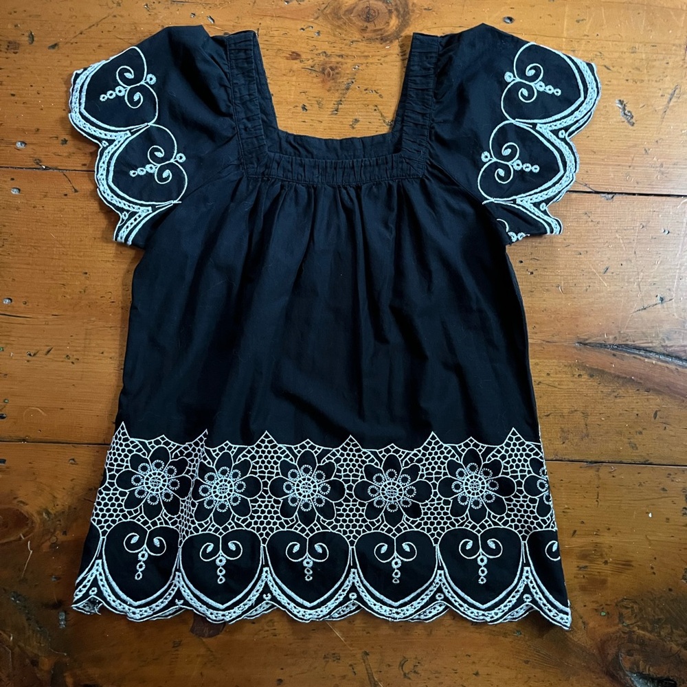 Black white embroidered boxy square short sleeve cotton blouse medium